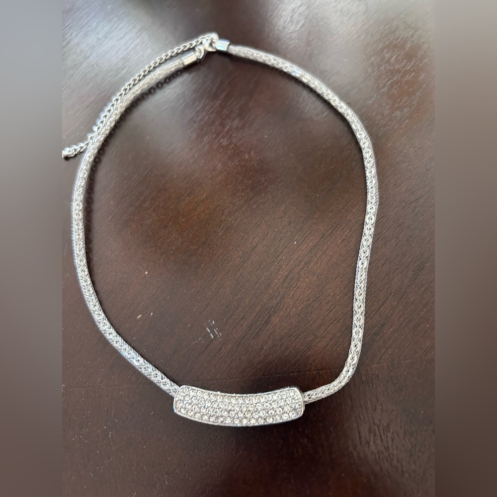 Vintage 1980’s Silver coloured necklace.